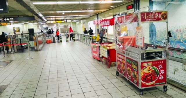 捷運禁飲食站內卻有小吃攤　他「神回覆」全場服了：毫無破綻的回應